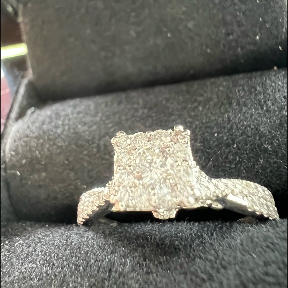 New Vera Wang 14K White Gold 1/2 Carrot Diamond Ring - Picture 6 of 7